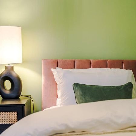 5 Bed Salford Sanctuary Retreat Villa Manchester Kültér fotó