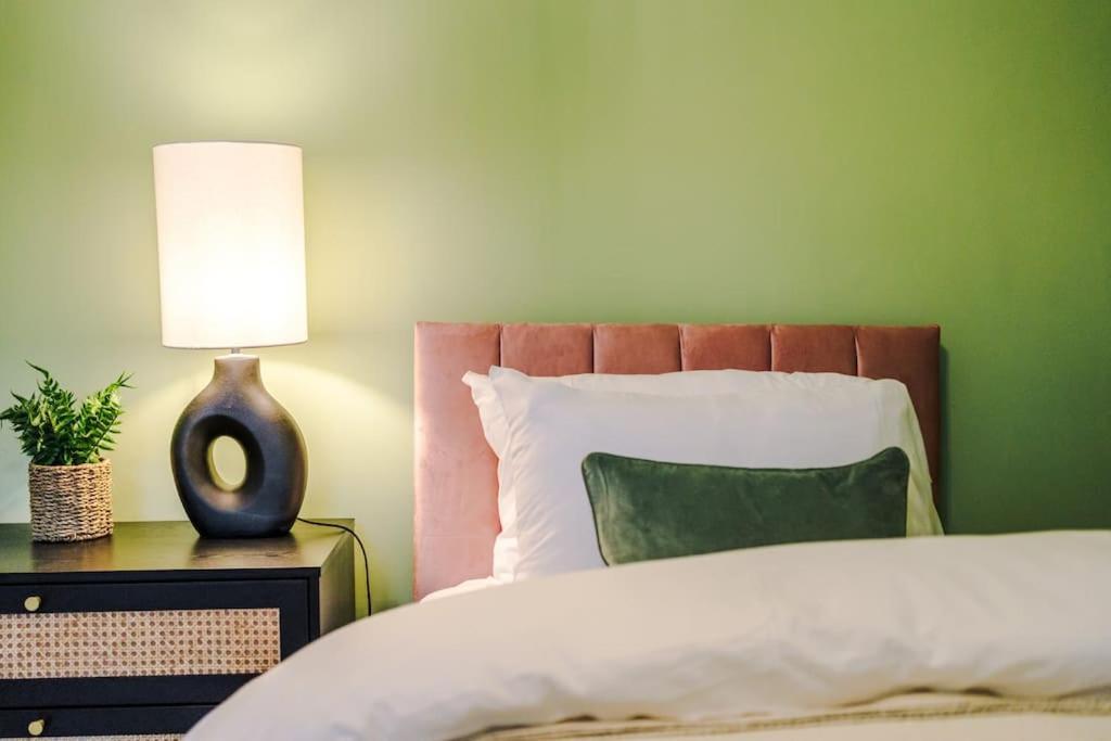 5 Bed Salford Sanctuary Retreat Villa Manchester Kültér fotó