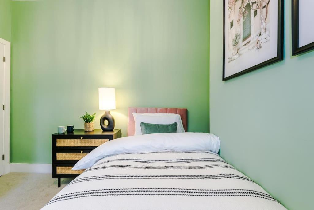 5 Bed Salford Sanctuary Retreat Villa Manchester Kültér fotó