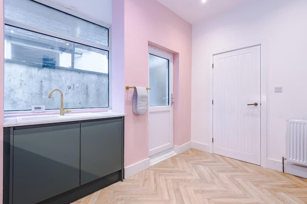 5 Bed Salford Sanctuary Retreat Villa Manchester Kültér fotó