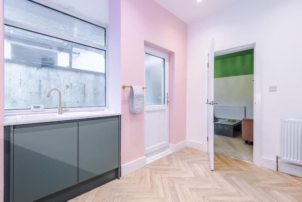 5 Bed Salford Sanctuary Retreat Villa Manchester Kültér fotó