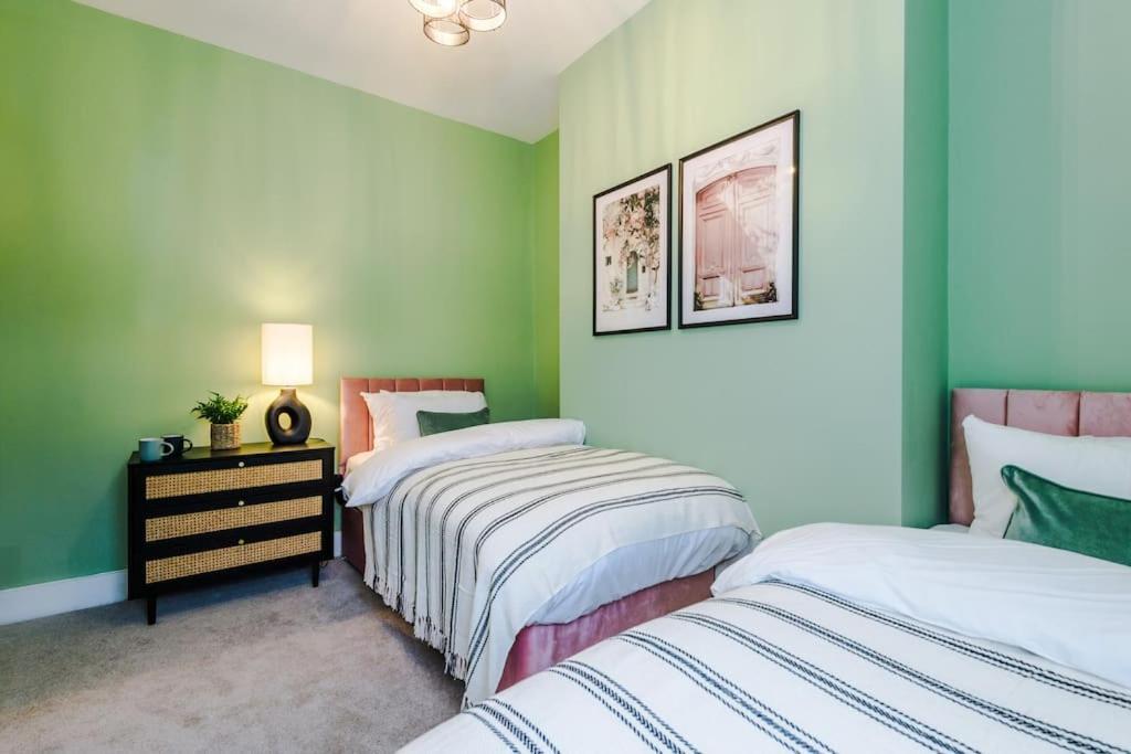 5 Bed Salford Sanctuary Retreat Villa Manchester Kültér fotó